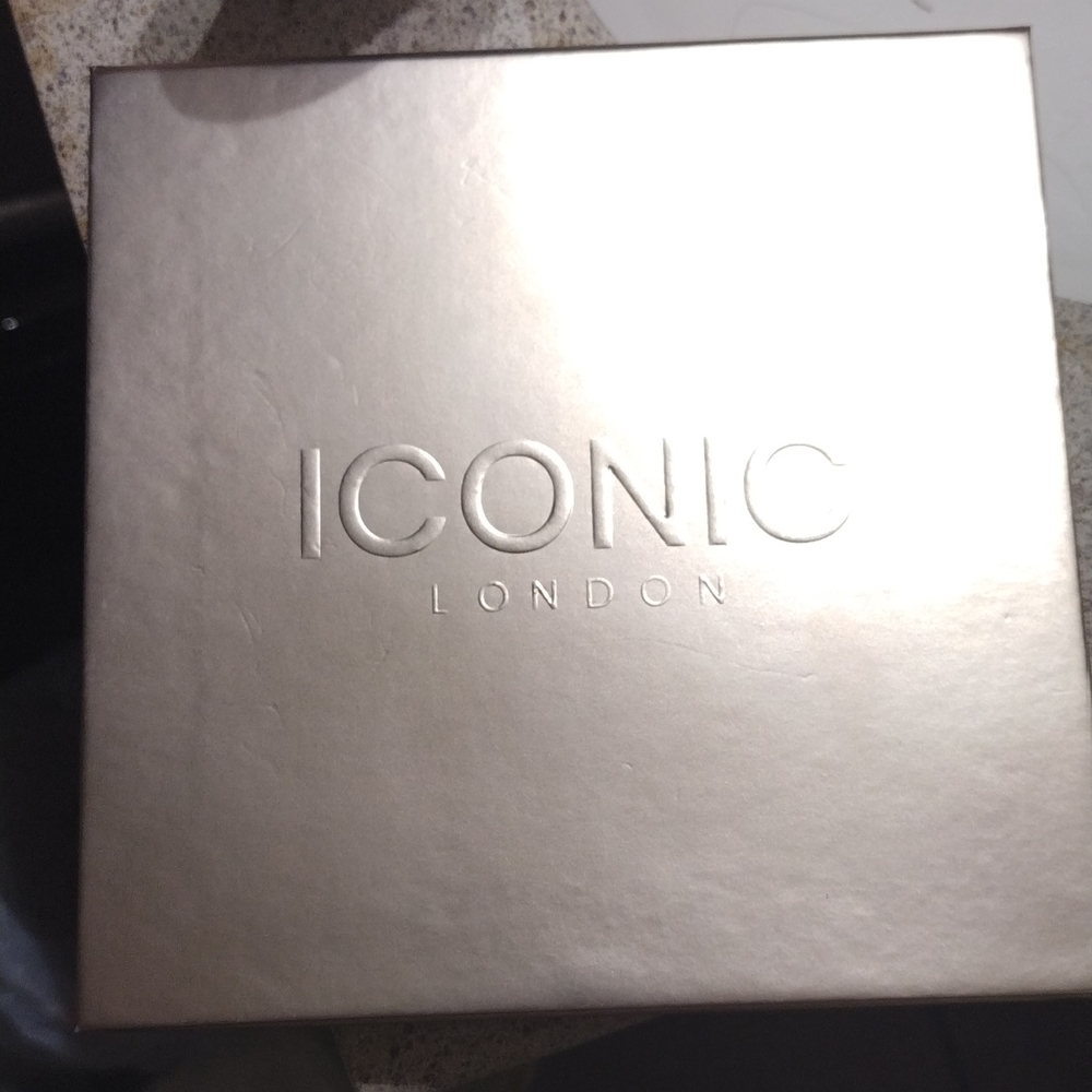 Iconic London eyeshadow palette